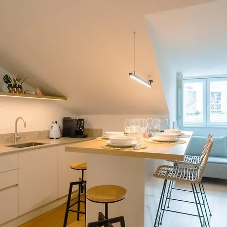 Semesterbostad After B00Klng Must Scаn Qr-C0Dе --Chic 2Br Duplex Lisboa